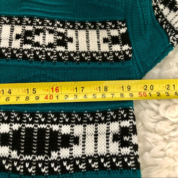 Vintage teal Aztec print mock neck sweater, medium - Picture 7 of 10